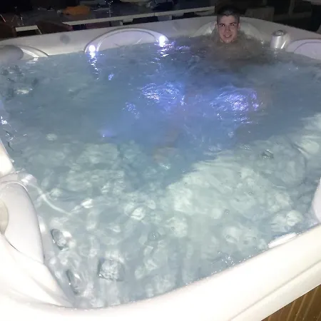 Apartment Amazing Ellaw With Pool And Jacuzzi