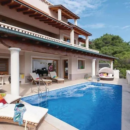 Apartment Amazing Ellaw With Pool And Jacuzzi Lumbarda