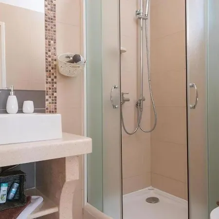 Apartment Amazing Ellaw With Pool And Jacuzzi Lumbarda
