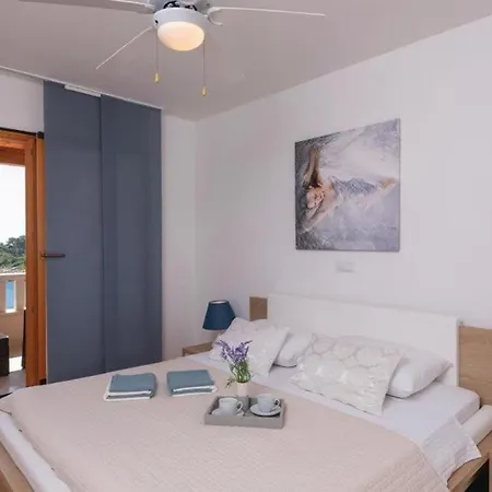 Amazing Ellaw With Pool And Jacuzzi Apartment *