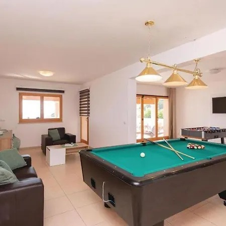 Amazing Ellaw With Pool And Jacuzzi Lägenhet *
